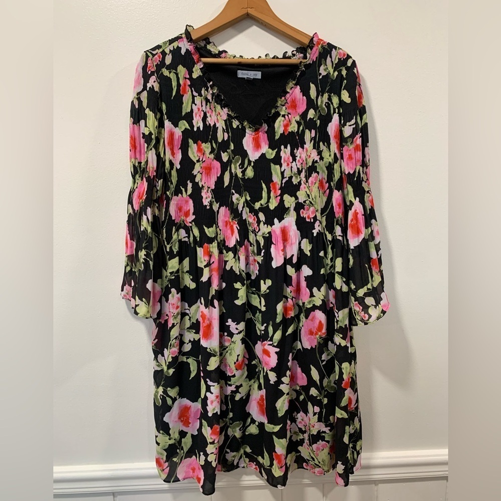 FLORAL &‎ IVY oversized black & pink floral micropleated knee length dress